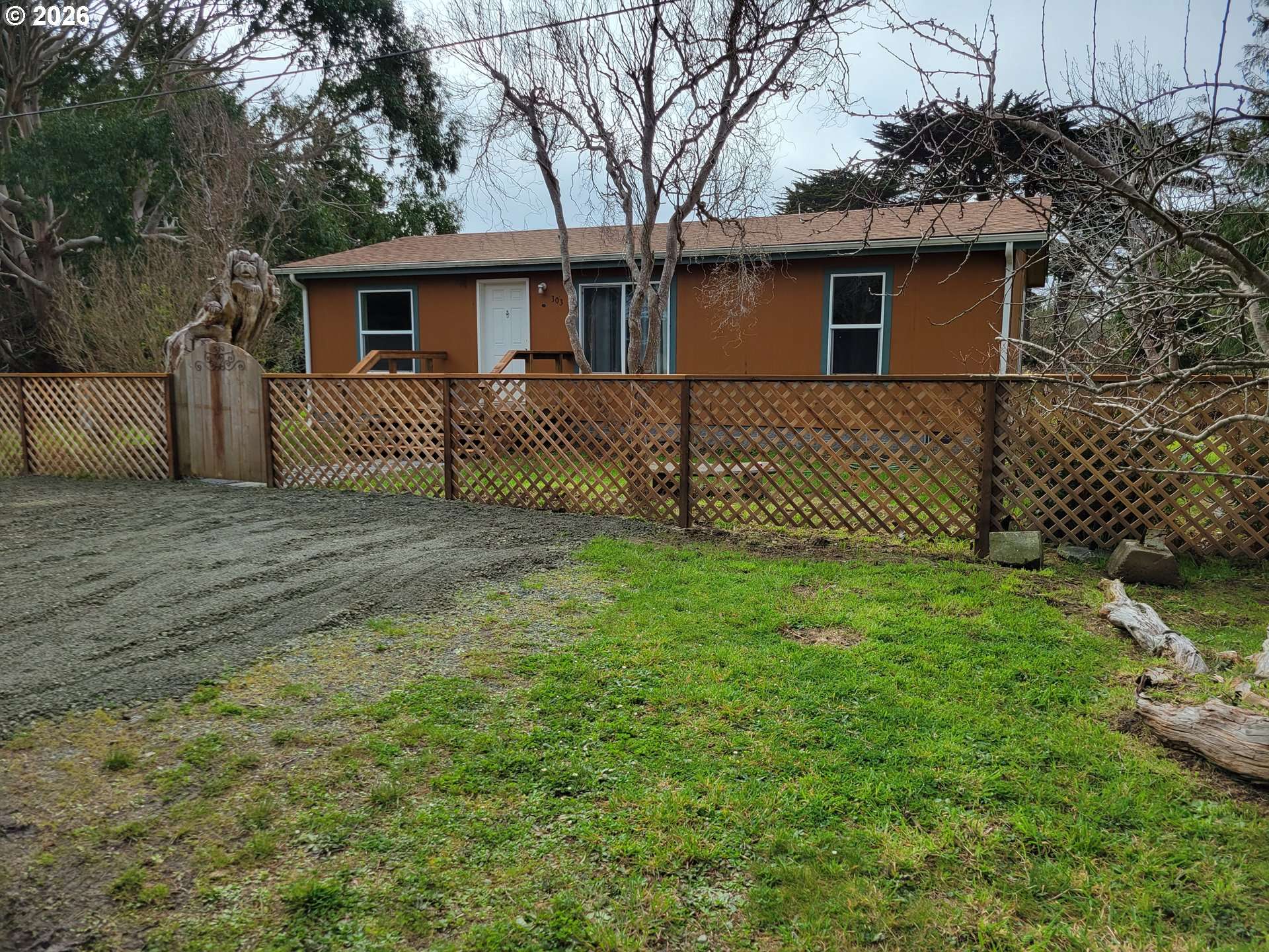 303 13TH ST SW, Bandon, OR 97411
