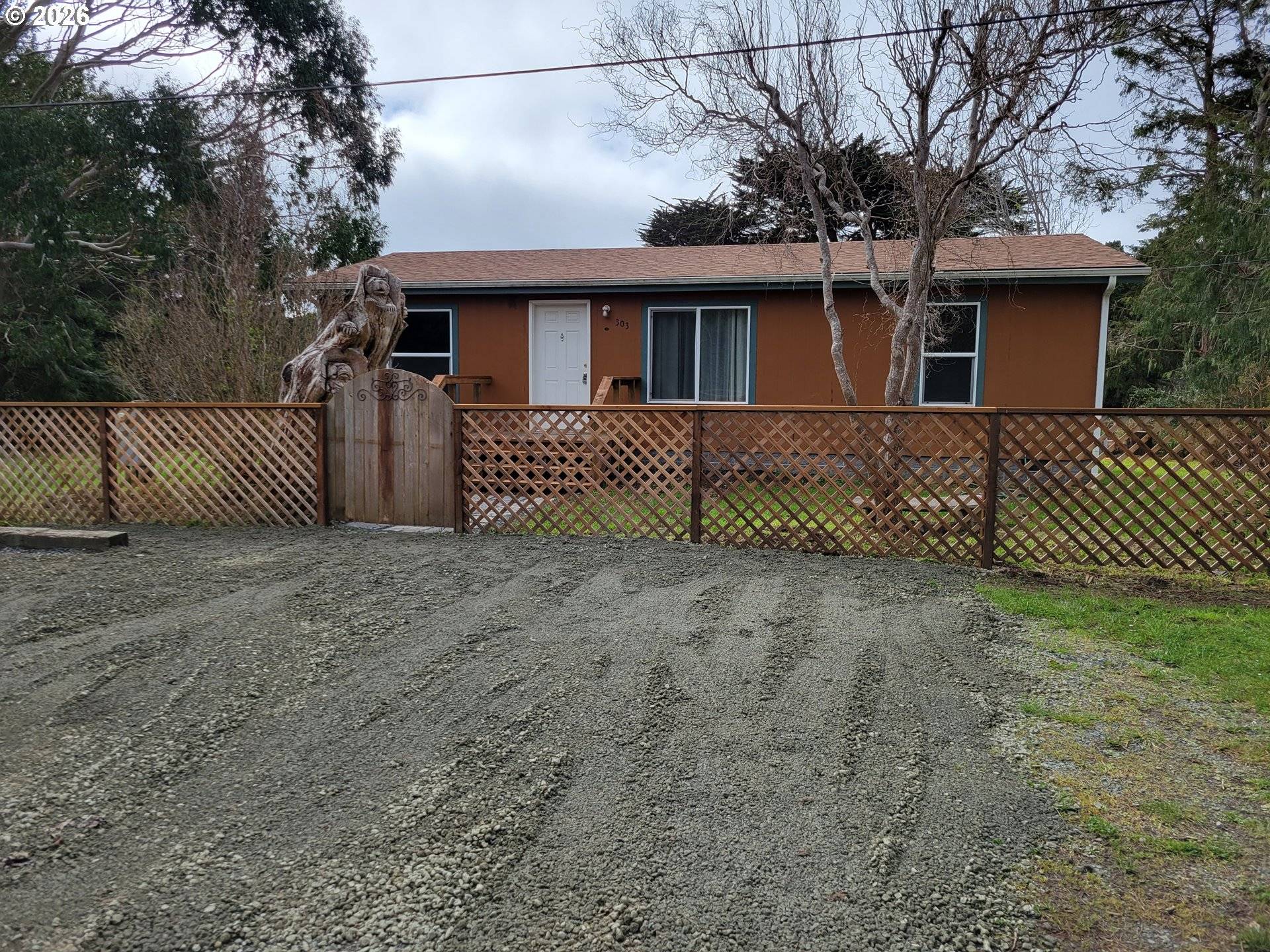 303 13TH ST SW, Bandon, OR 97411