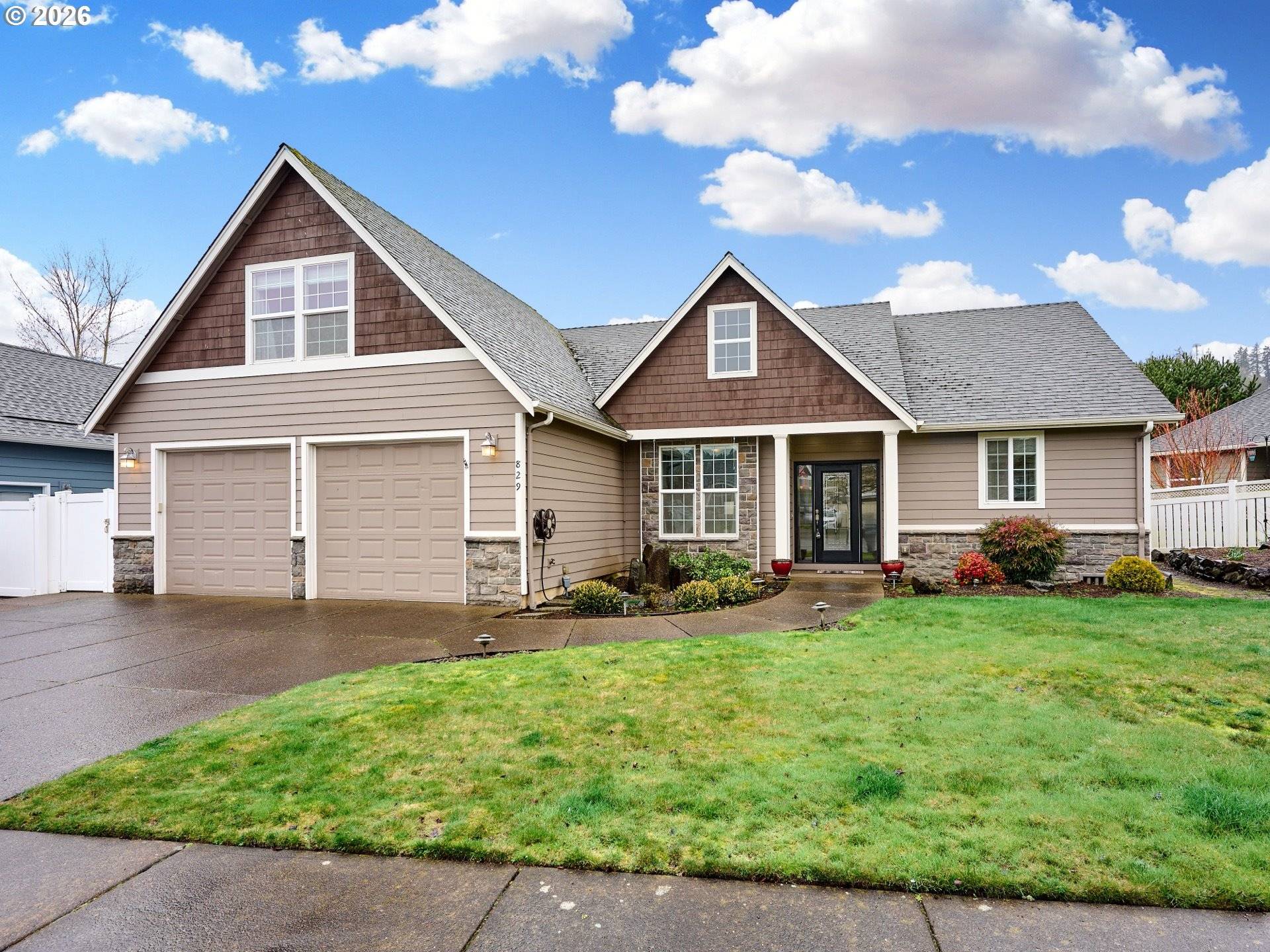 829 PIONEER DR, Silverton, OR 97381