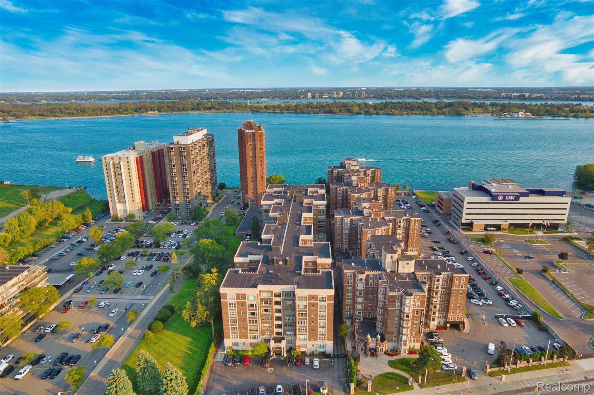 8120 E Jefferson AVE #1B1, Detroit, MI 48214