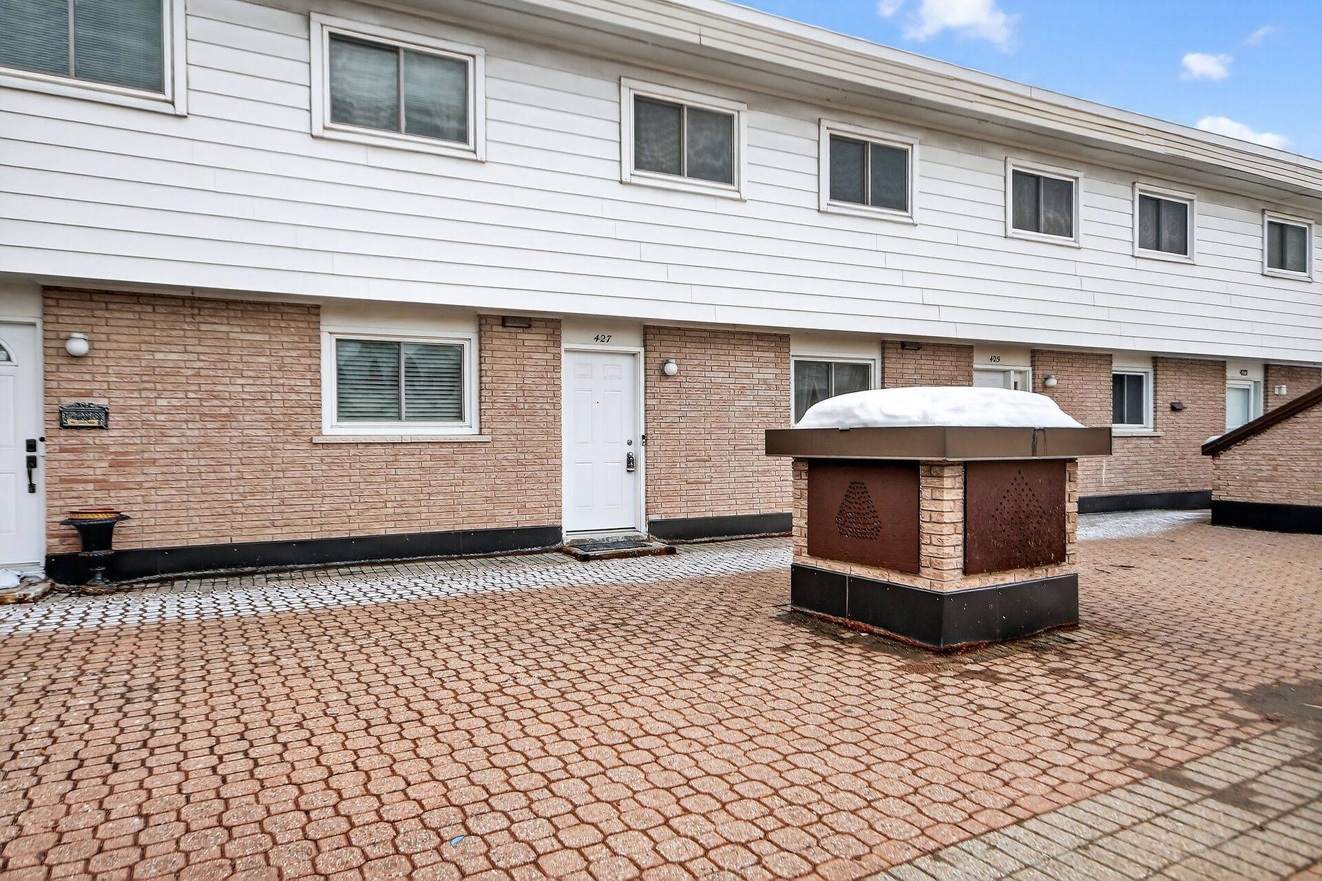 427 Moodie DR, Bells Corners And South To Fallowfield, ON K2H 8A5