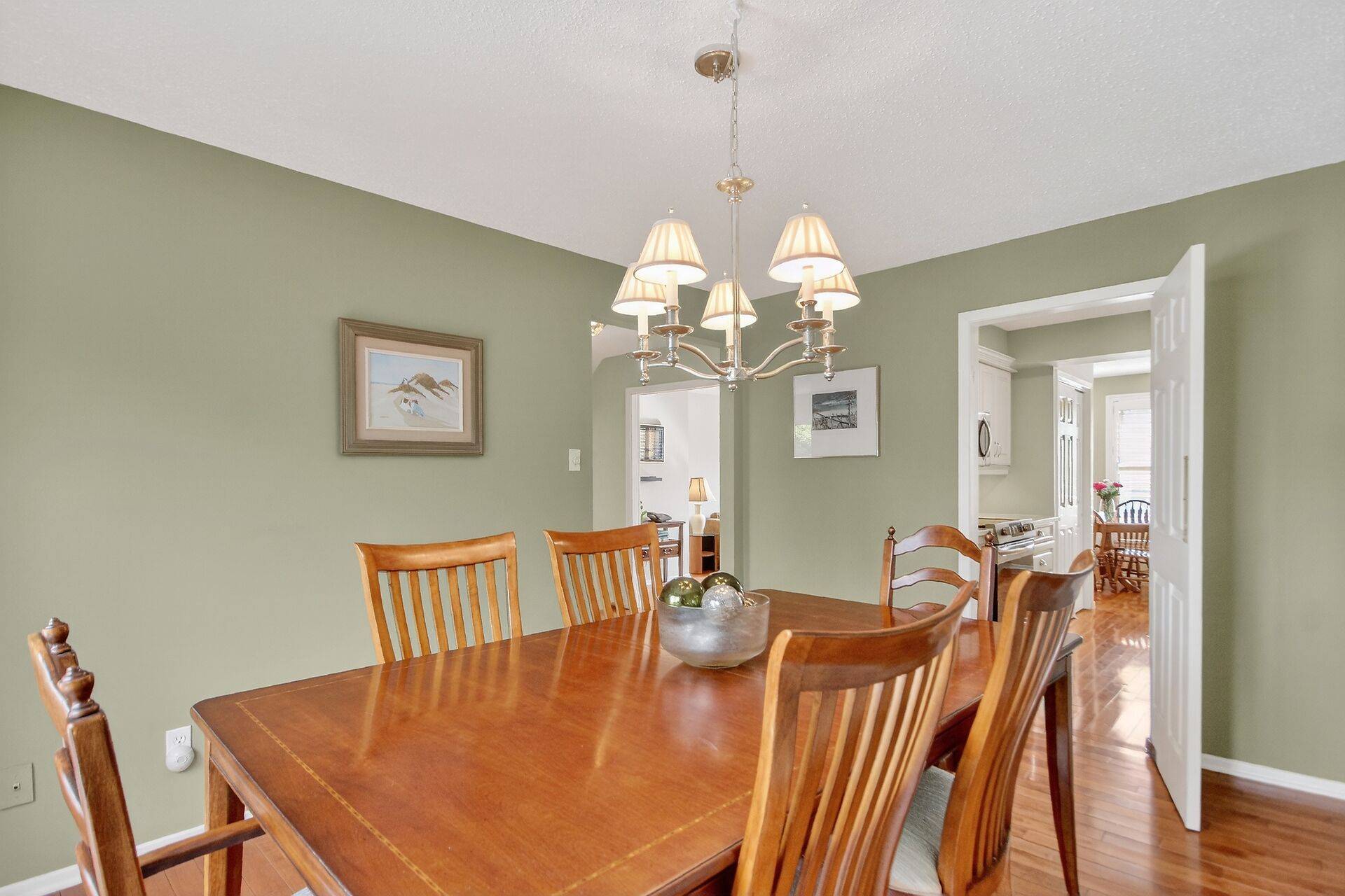 37 Gillespie CRES N, Hunt Club - Windsor Park Village And Area, ON K1V 0C1