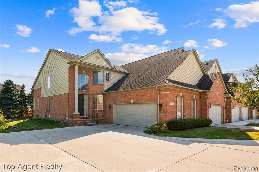 1066 Lorenzo CT, Troy, MI 48085