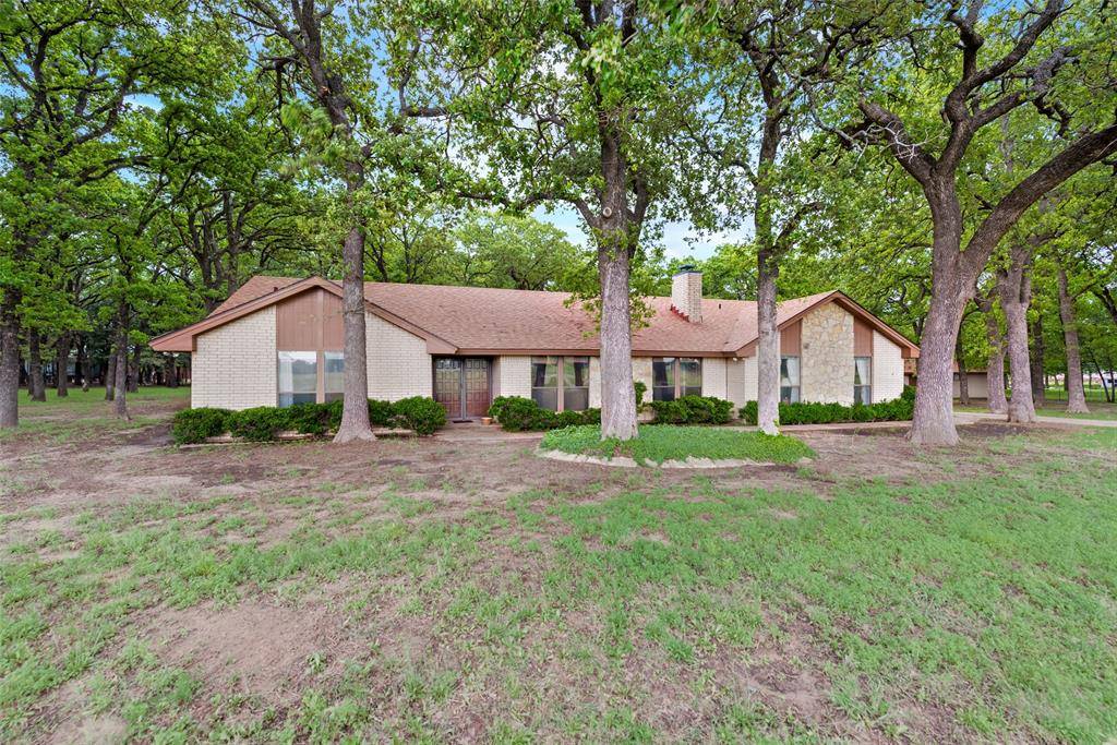 460 J E Woody Road, Springtown, TX 76082