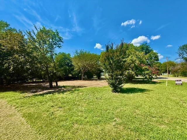 104 S Lamar Street, Tioga, TX 76271