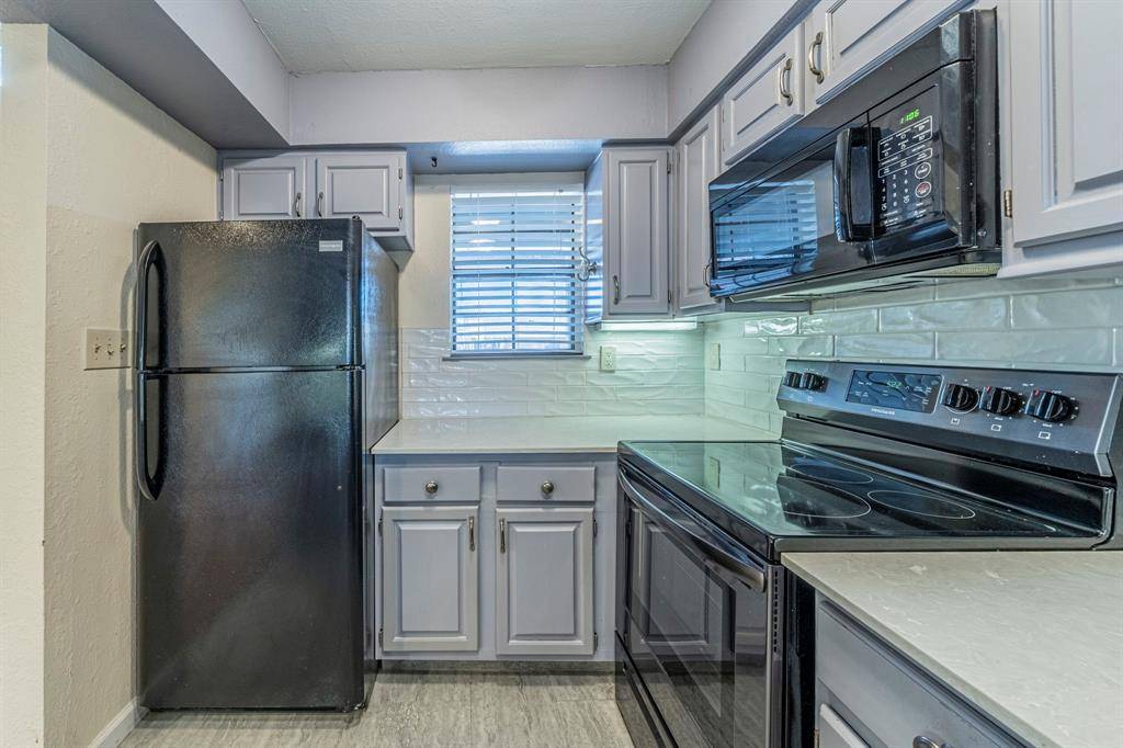 2733 Silver Creek Drive #205, Arlington, TX 76006