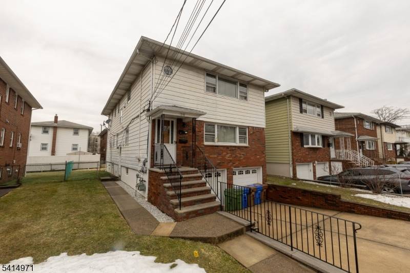 318 Kennedy Dr, Linden City, NJ 07036