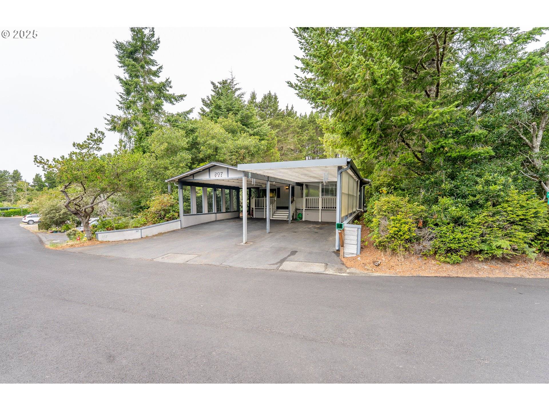1600 RHODODENDRON DR #207, Florence, OR 97439