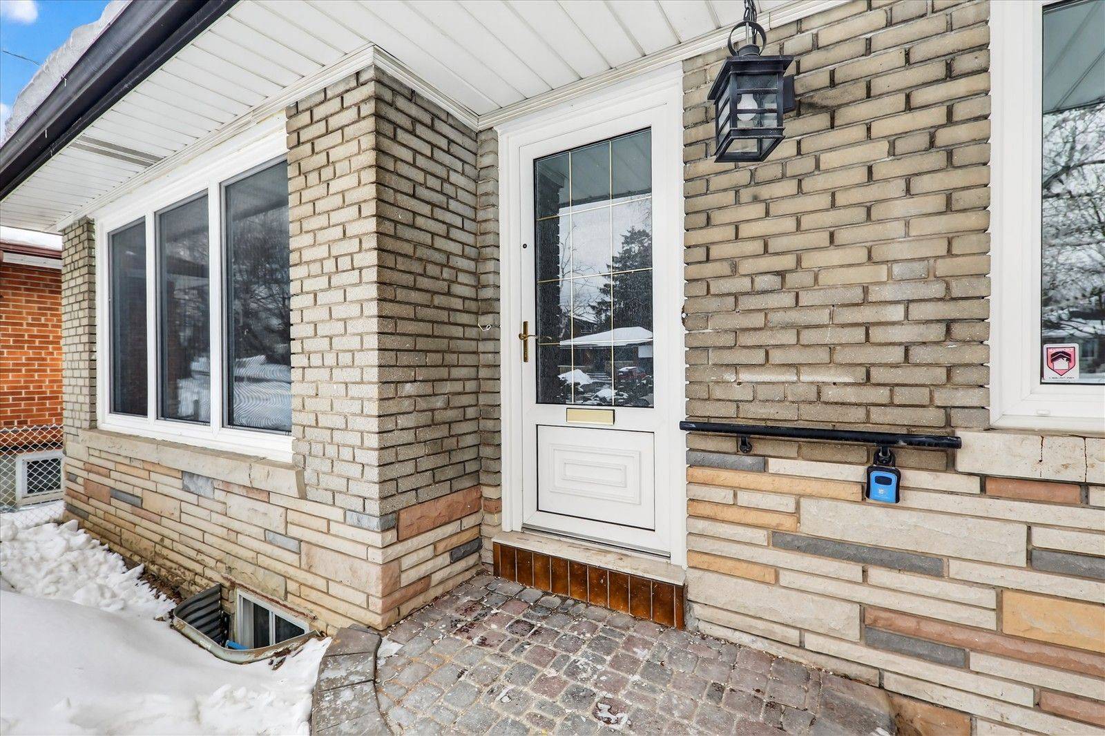 53 Sharbot AVE, Toronto E09, ON M1H 1Z2