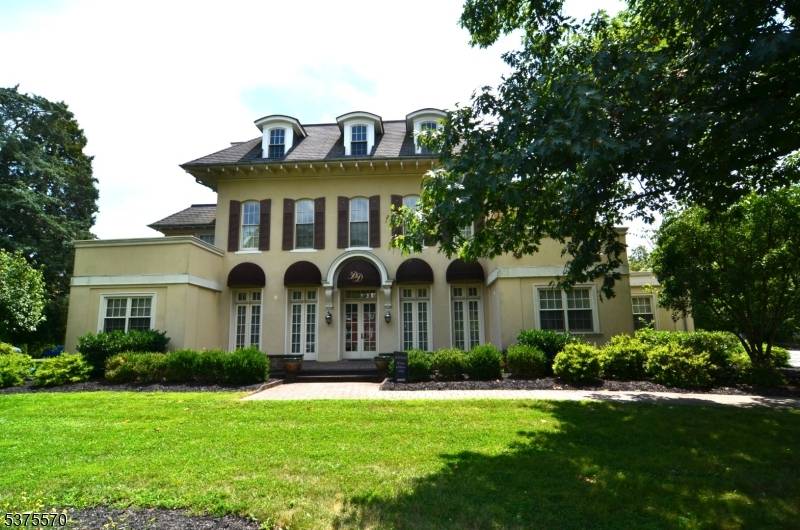 24 Mine Street, Flemington Boro, NJ 08822