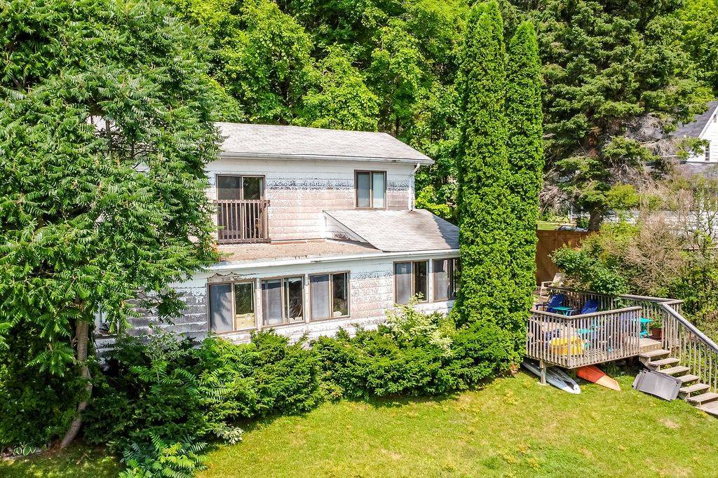 379 Champlain RD, Penetanguishene, ON L9M 1S3