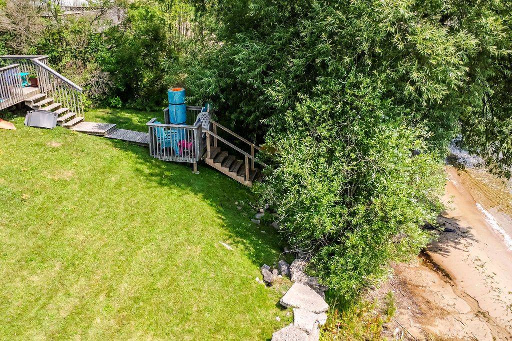 379 Champlain RD, Penetanguishene, ON L9M 1S3
