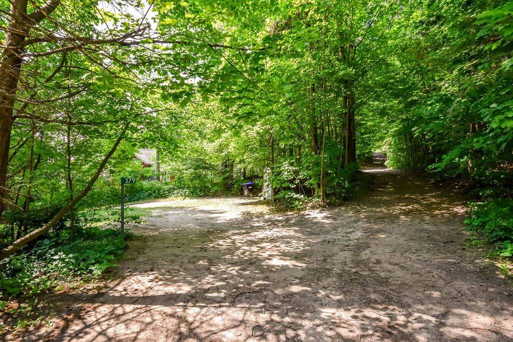 379 Champlain RD, Penetanguishene, ON L9M 1S3