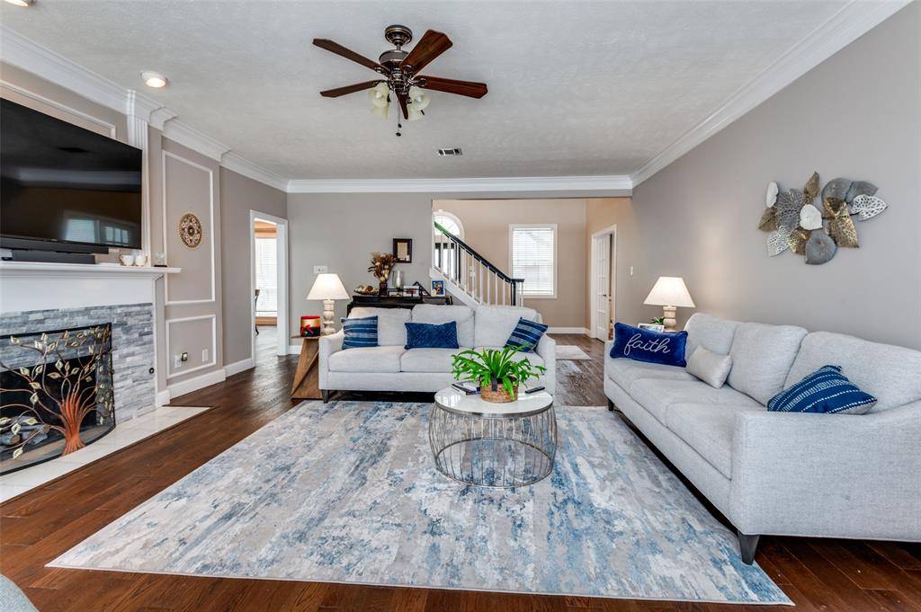 2204 Yaupon Drive, Irving, TX 75063