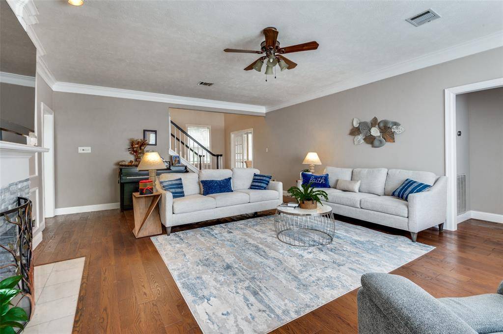 2204 Yaupon Drive, Irving, TX 75063