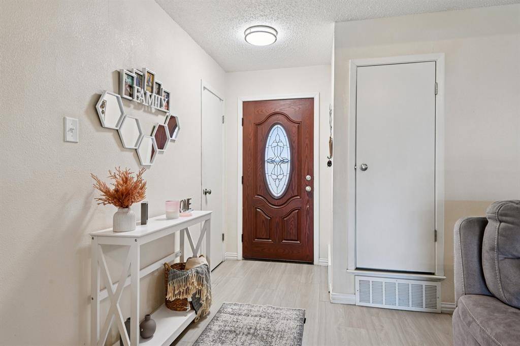 2106 Avalon Lane, Arlington, TX 76014