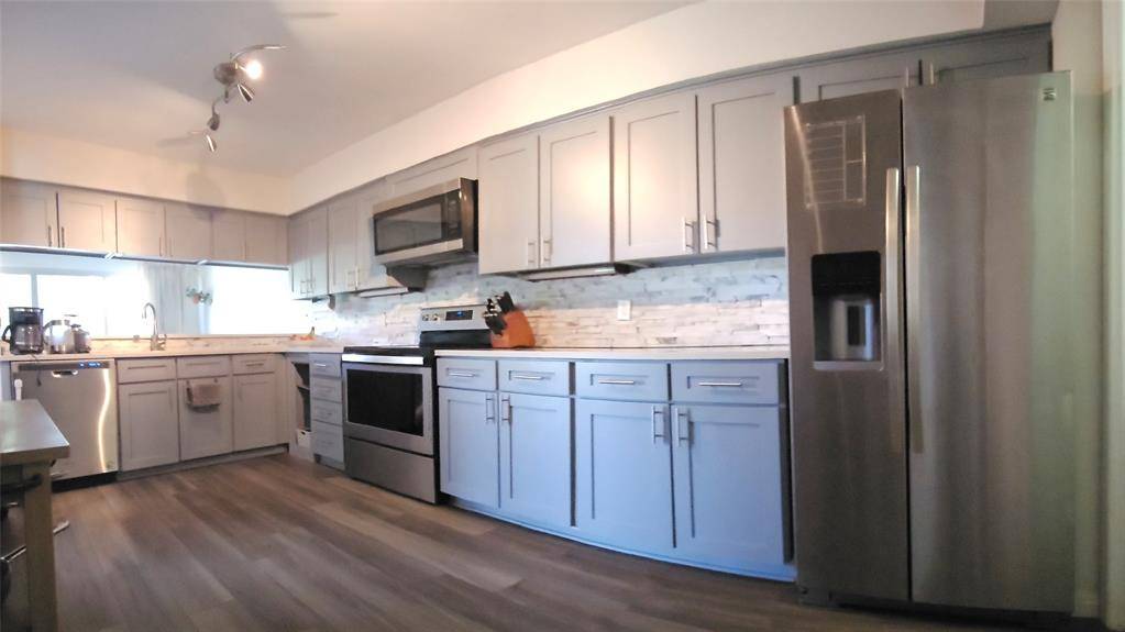 1827 Lakecrest Circle, Carrollton, TX 75006