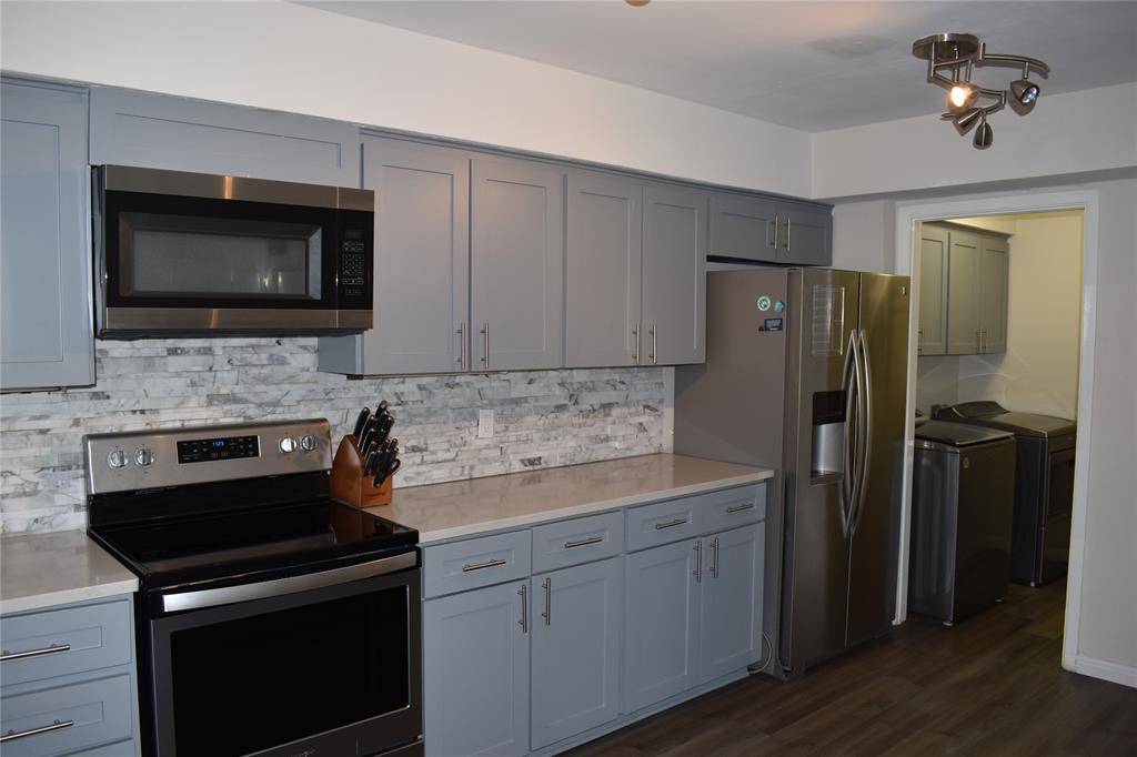 1827 Lakecrest Circle, Carrollton, TX 75006