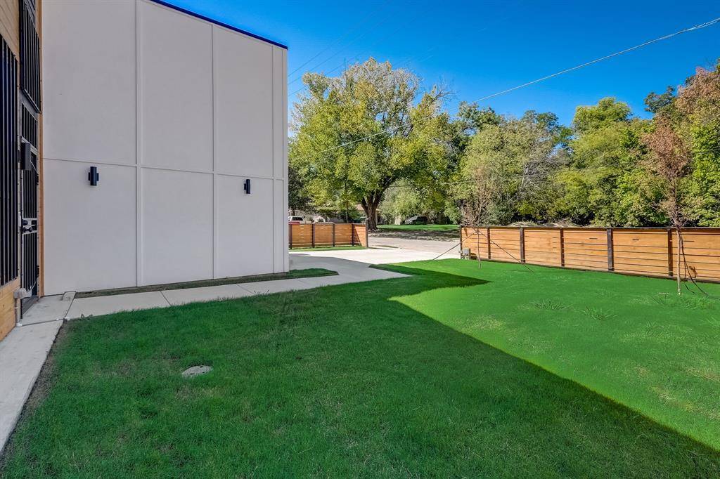 2618 Carpenter Avenue, Dallas, TX 75215