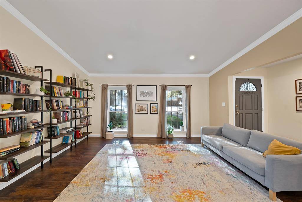 8525 Grumman Drive, Dallas, TX 75228