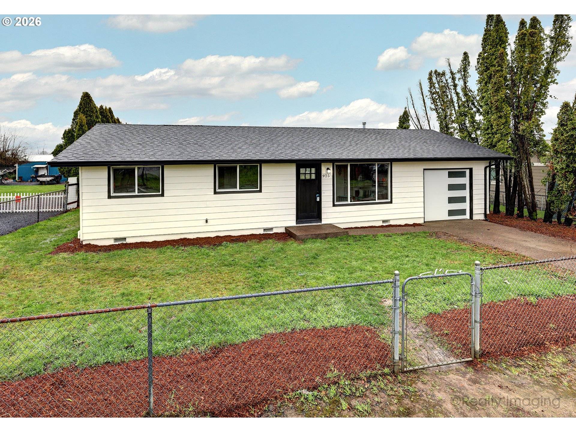 925 N PERSHING ST, Mt Angel, OR 97362