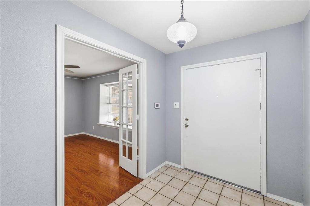 2206 Oak Forest Court, Arlington, TX 76012