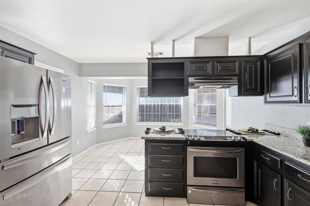 2206 Oak Forest Court, Arlington, TX 76012