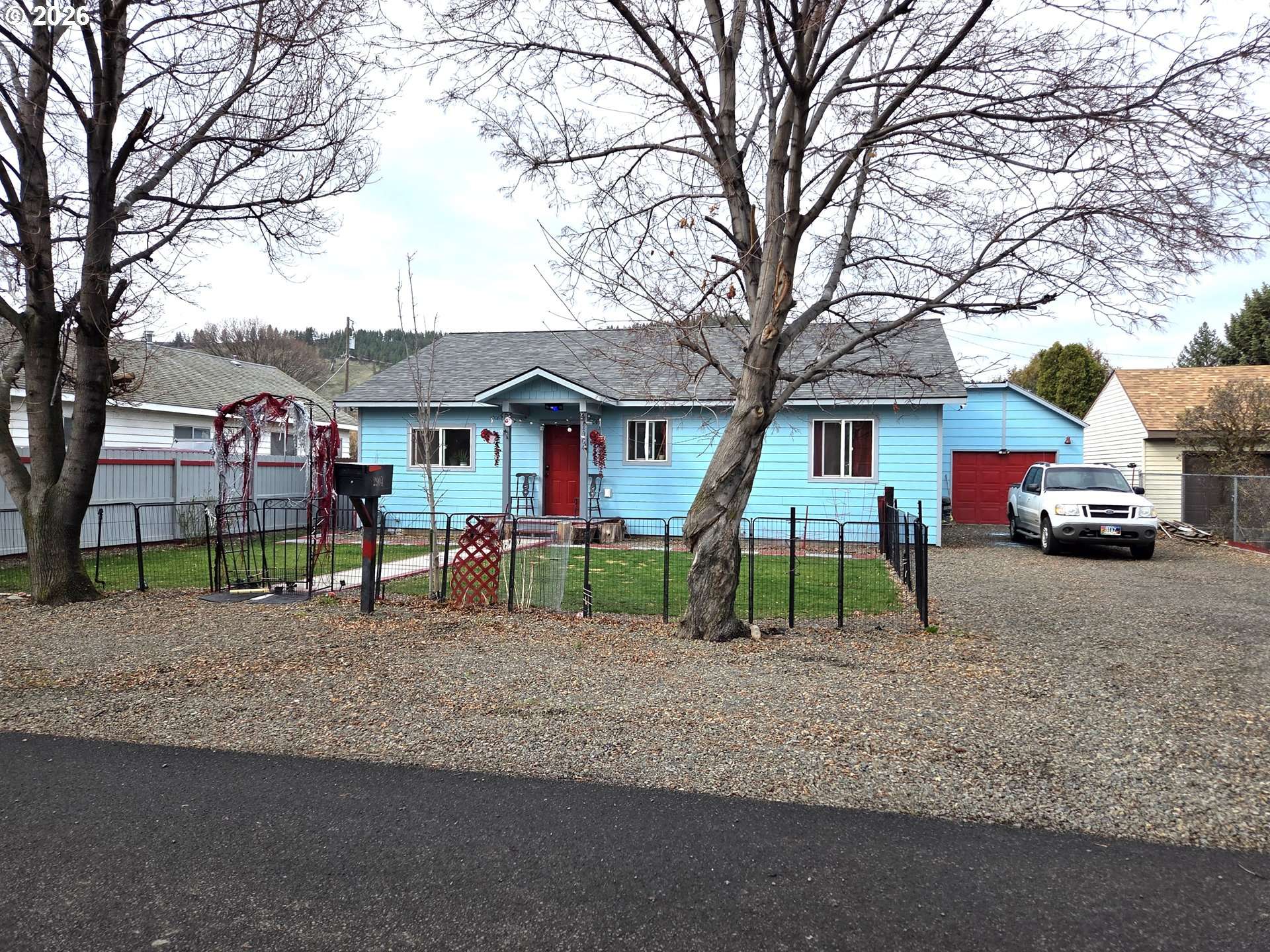 2904 N 3RD ST, La Grande, OR 97850
