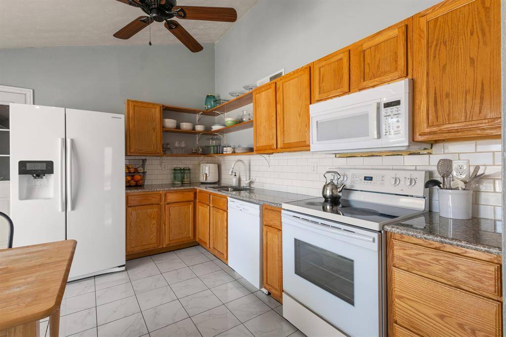 2111 Pennington Drive, Arlington, TX 76014