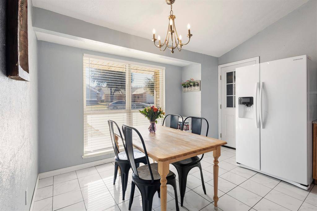 2111 Pennington Drive, Arlington, TX 76014