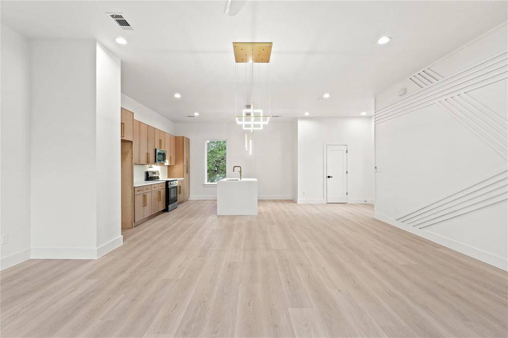 1902 Homeland Street, Dallas, TX 75212