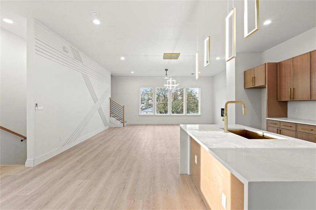 1902 Homeland Street, Dallas, TX 75212