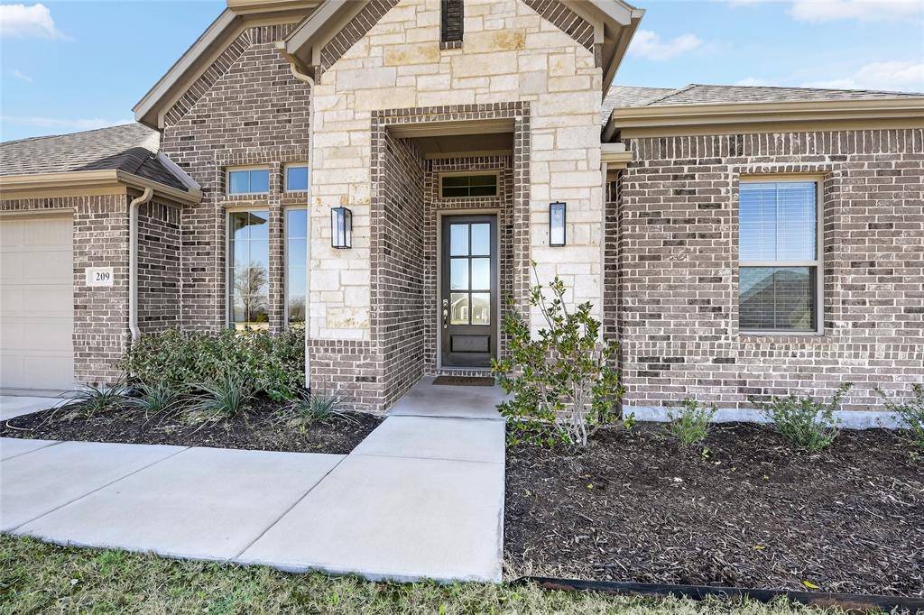 209 Basalt Lane, Reno, TX 76020