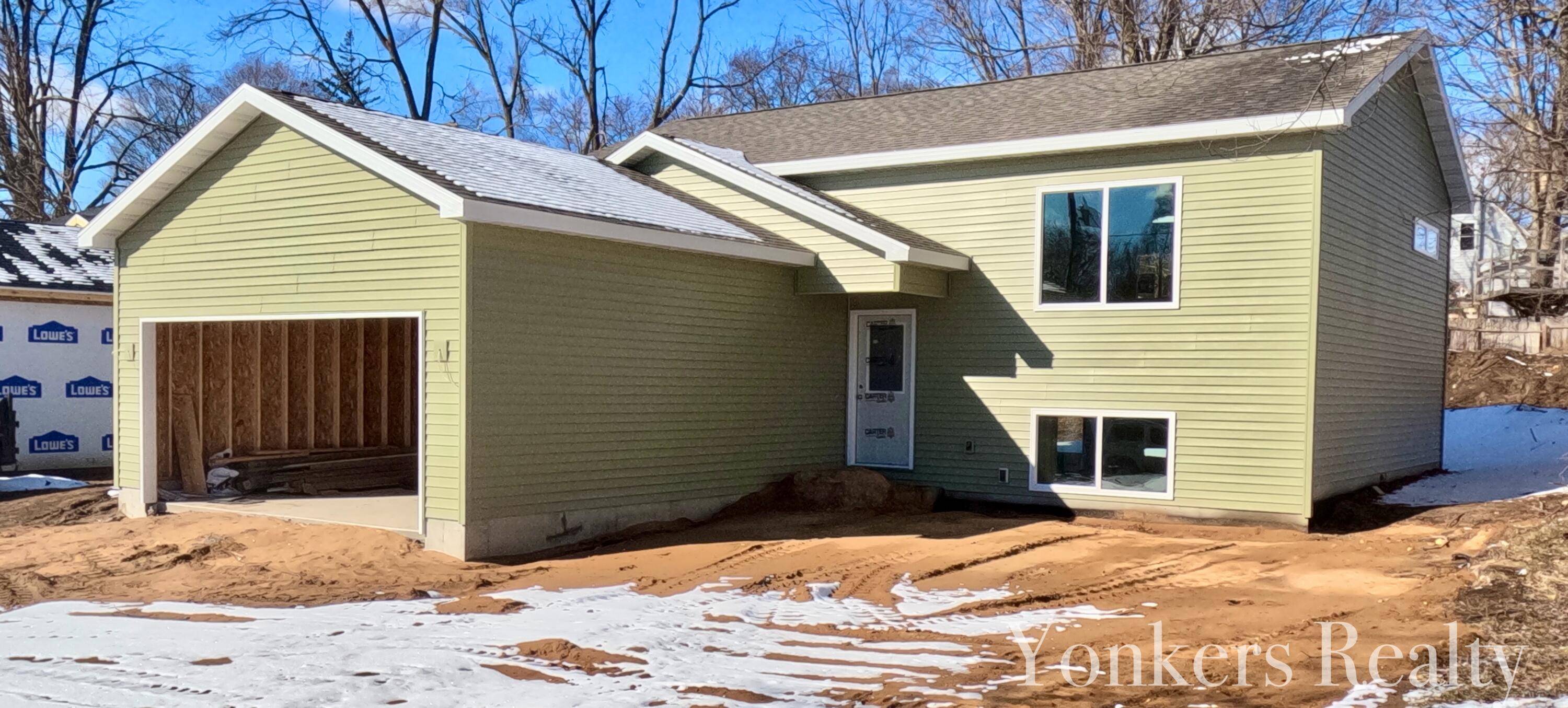 216 Leonard ST, Belding City, MI 48809