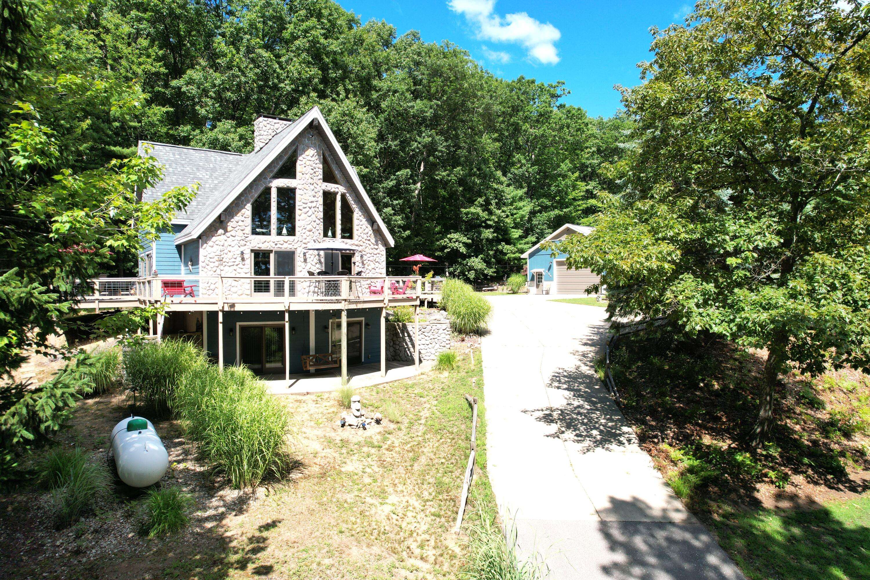 4050 E Ottawa DR, Freesoil Twp, MI 49411