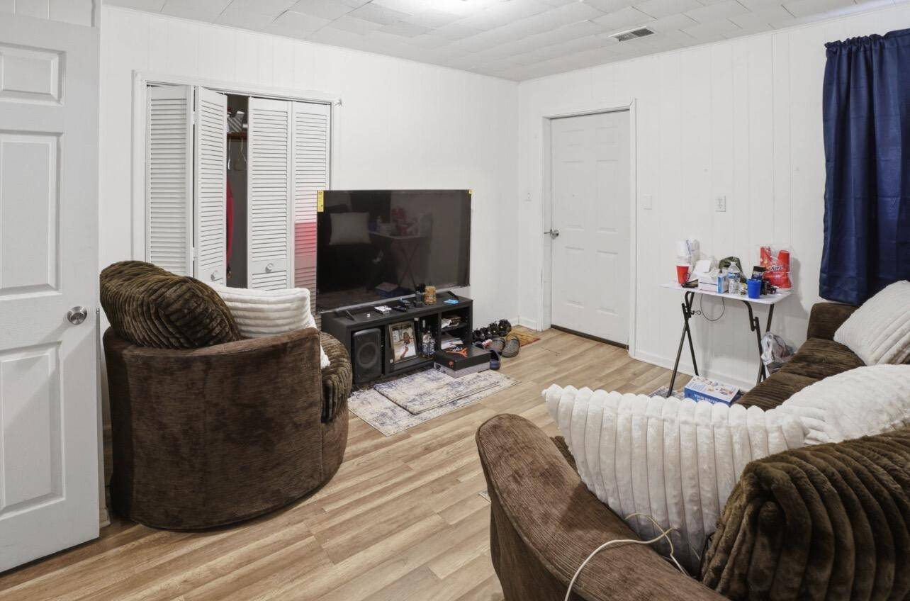 107 S Crystal AVE, Benton Twp, MI 49022