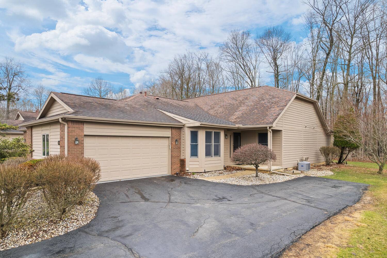 500 Richlyn DR, Adrian Twp, MI 49221