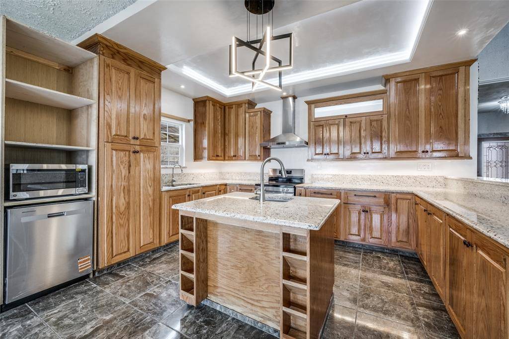 799 County Road 1596, Alvord, TX 76225