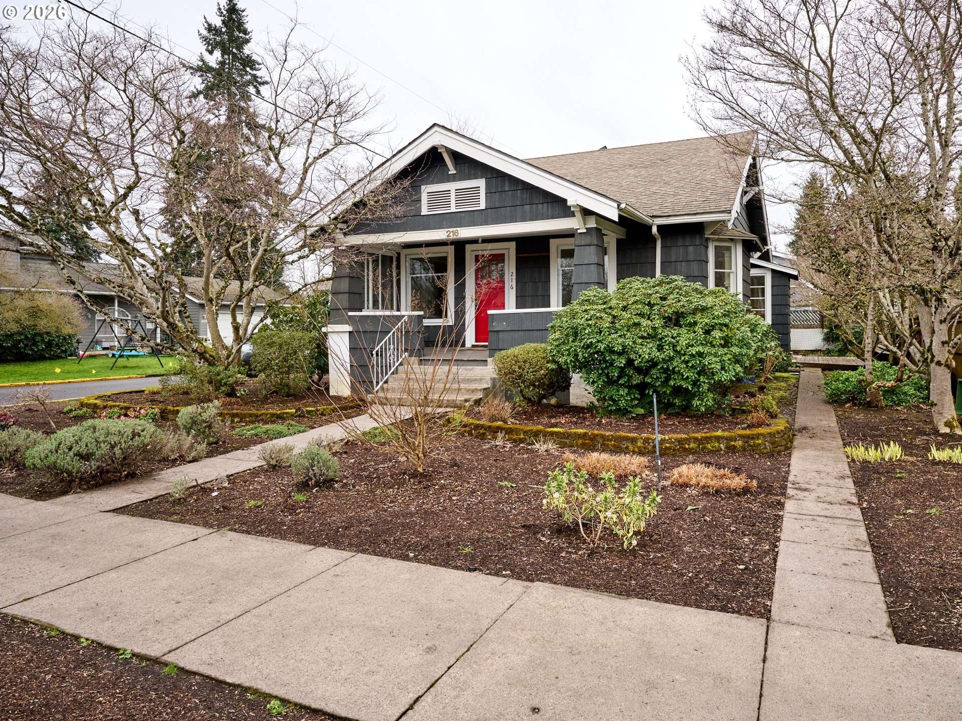 216 S JAMES ST, Silverton, OR 97381