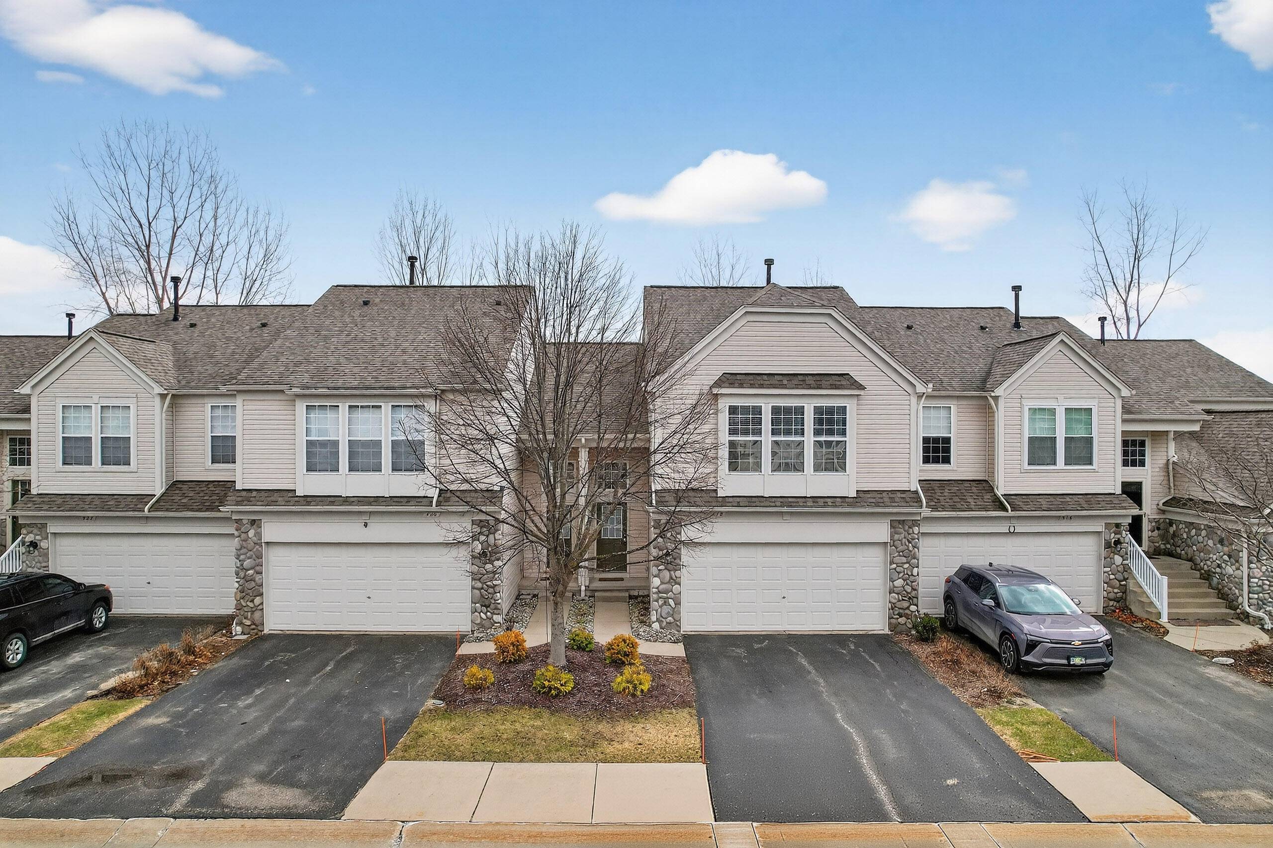 518 Dockside CIR, Holly Twp, MI 48442