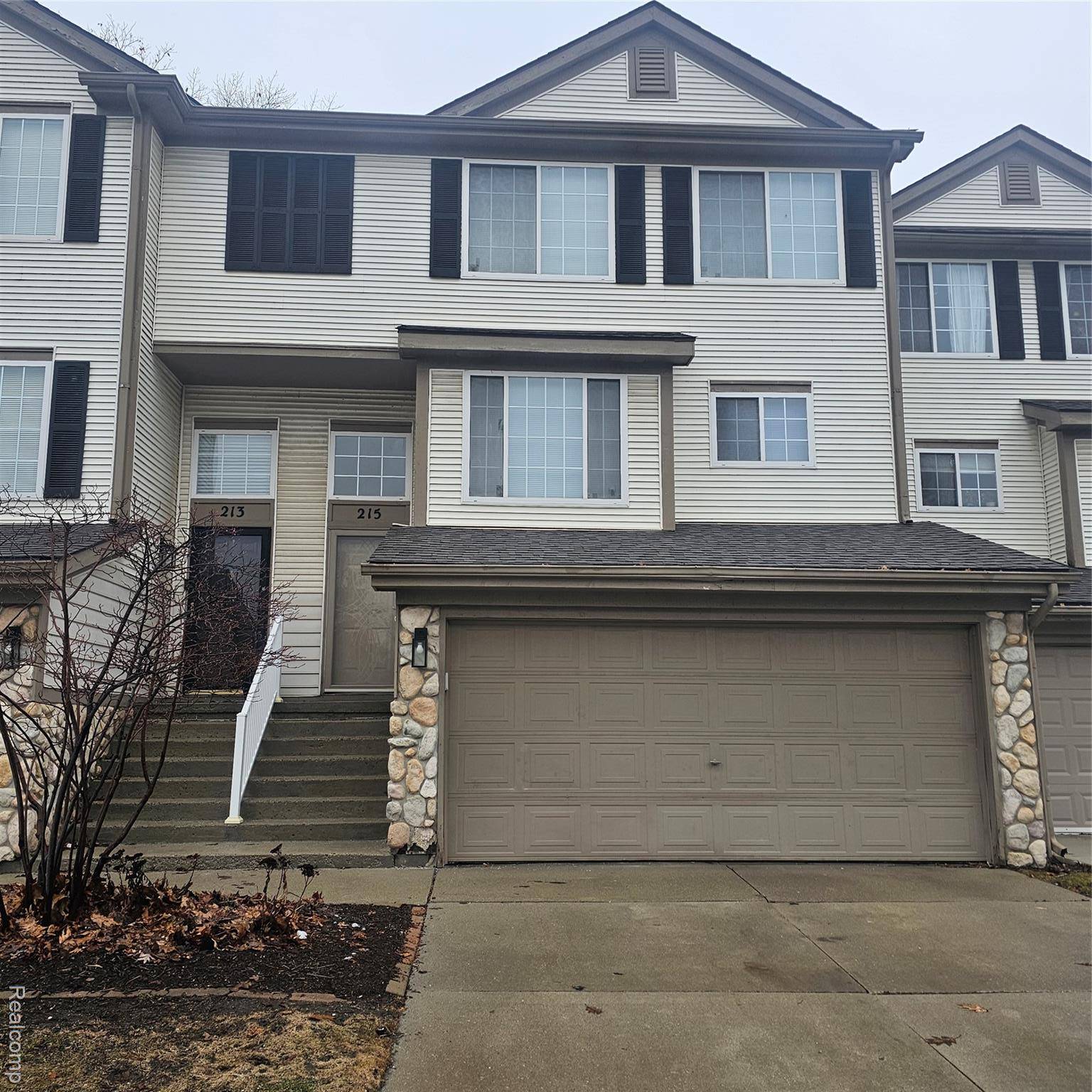 215 Oak Ridge DR, Pontiac, MI 48341