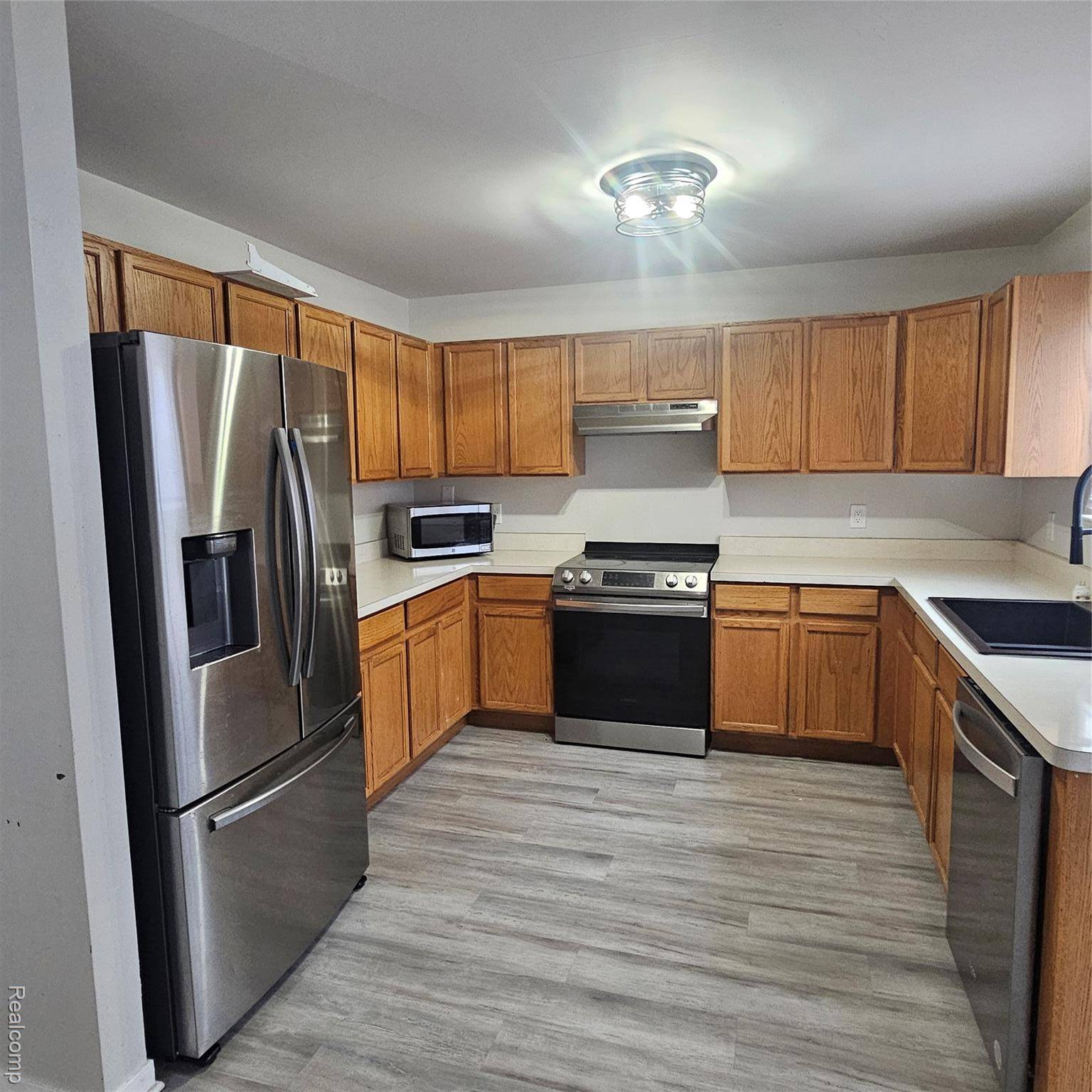 215 Oak Ridge DR, Pontiac, MI 48341