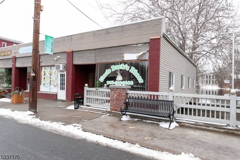 2 Market St, Belvidere Twp., NJ 07823