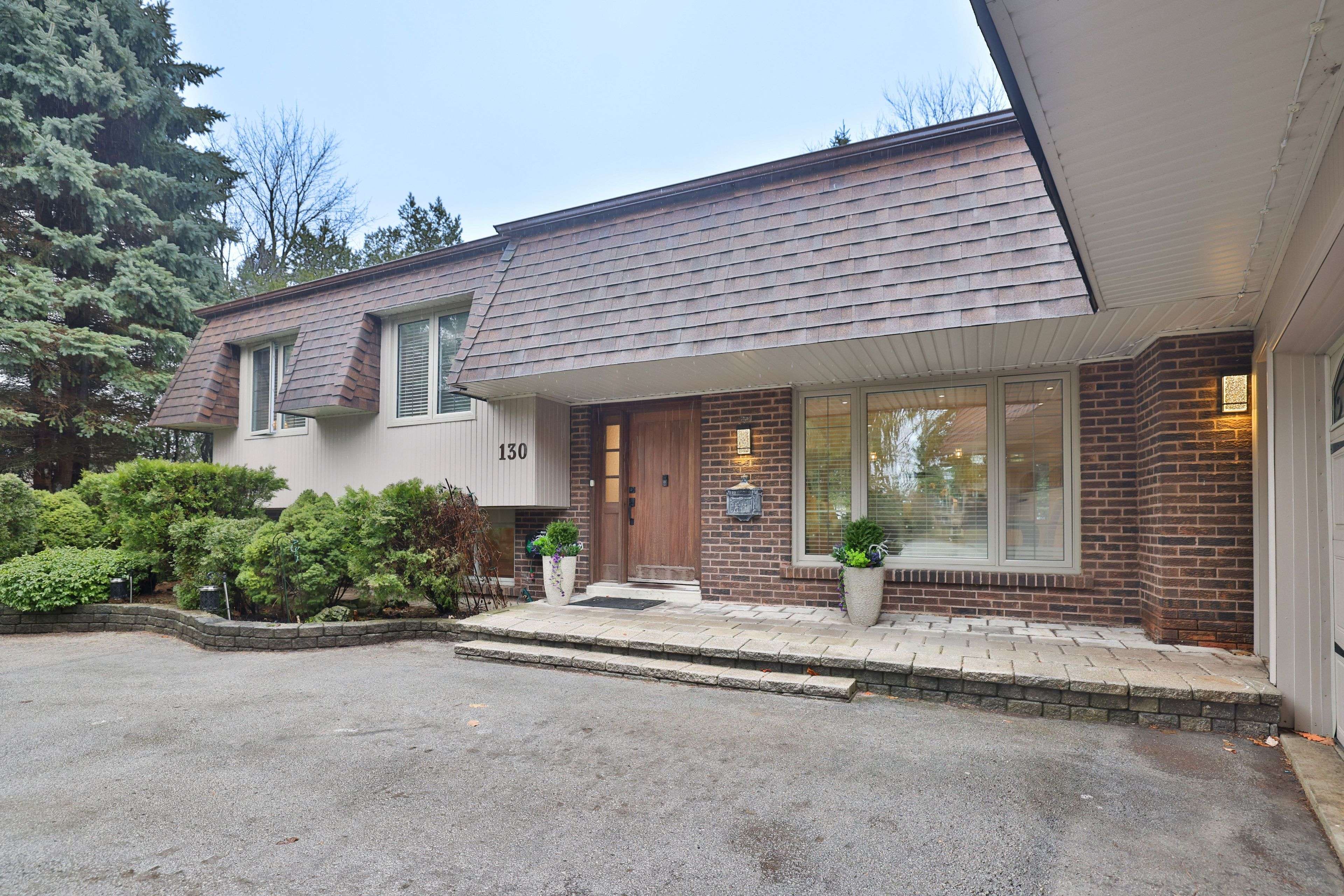 130 Tavistock SQ, Oakville, ON L6K 2V2