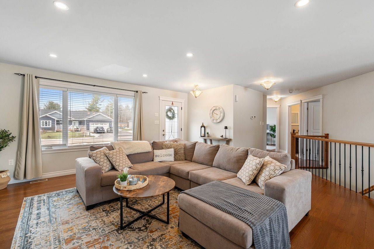 17 Albert ST, Edwardsburgh/cardinal, ON K0E 1T1