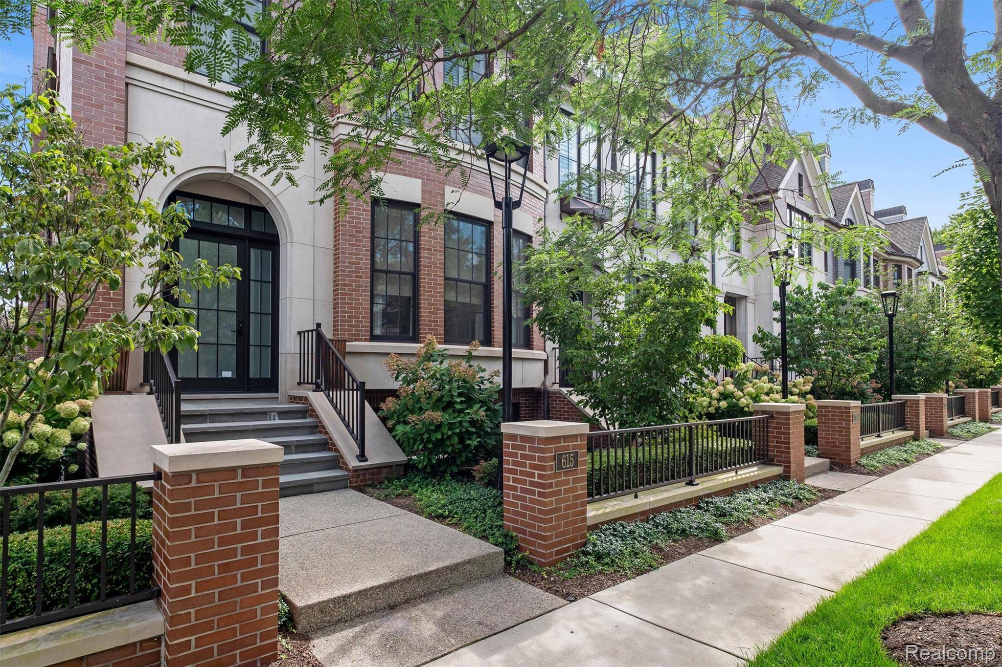 615 W Brown ST, Birmingham, MI 48009