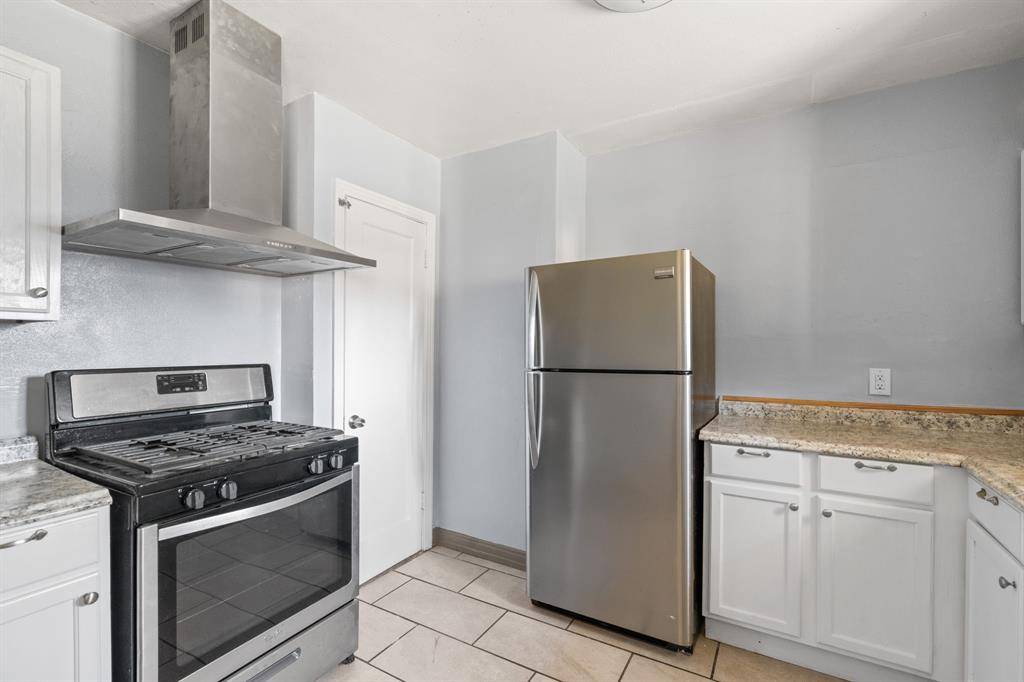 2725 Bowling Green Avenue, Dallas, TX 75216