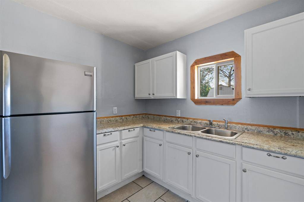 2725 Bowling Green Avenue, Dallas, TX 75216