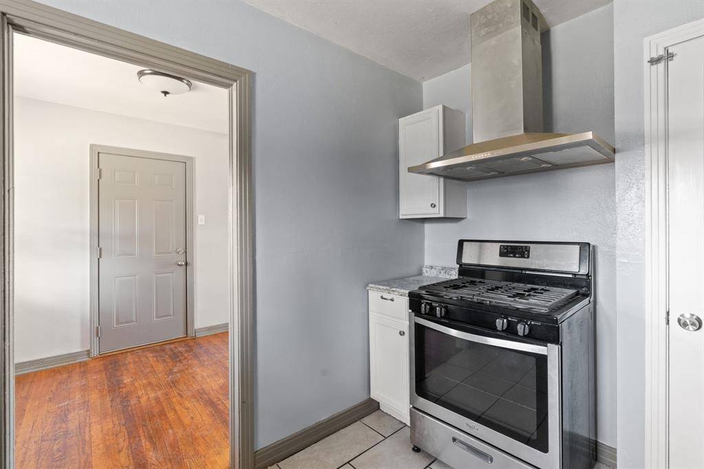 2725 Bowling Green Avenue, Dallas, TX 75216