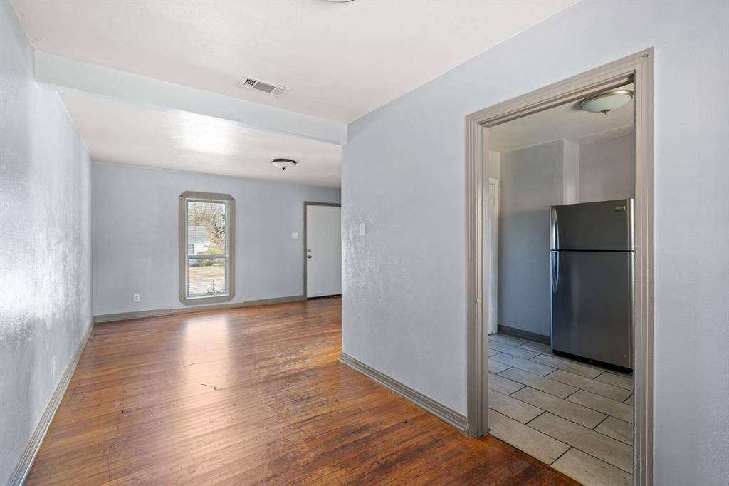 2725 Bowling Green Avenue, Dallas, TX 75216